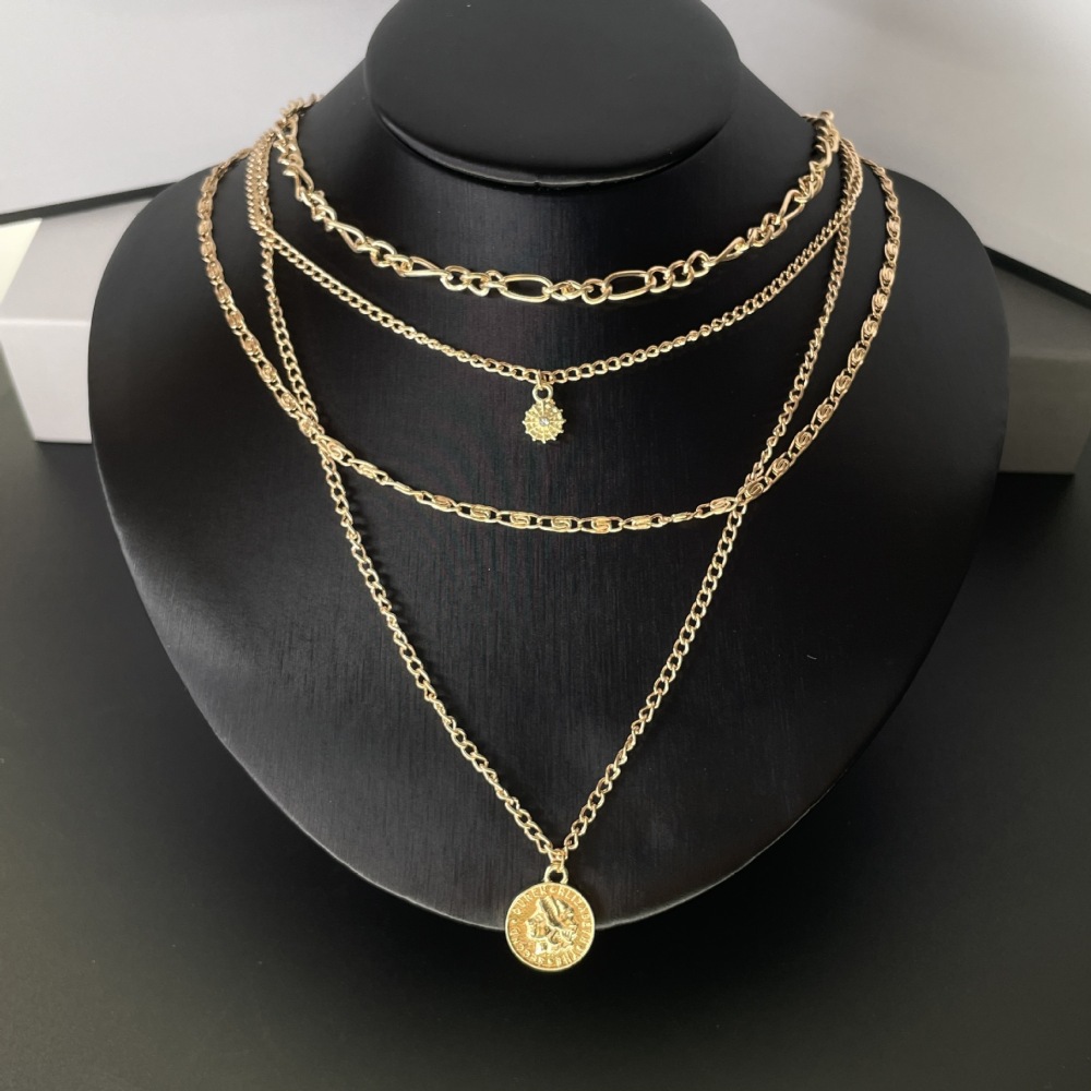 Bohemian Style Portrait Pendan - Layered Pendant Necklace Aesthetic ulasan dan harga