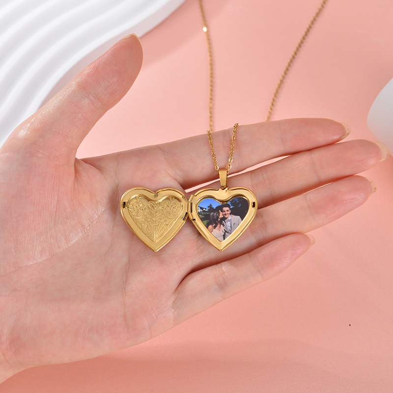 Personalized Locket Necklace C - Heart Locket Necklace Photo ulasan dan harga