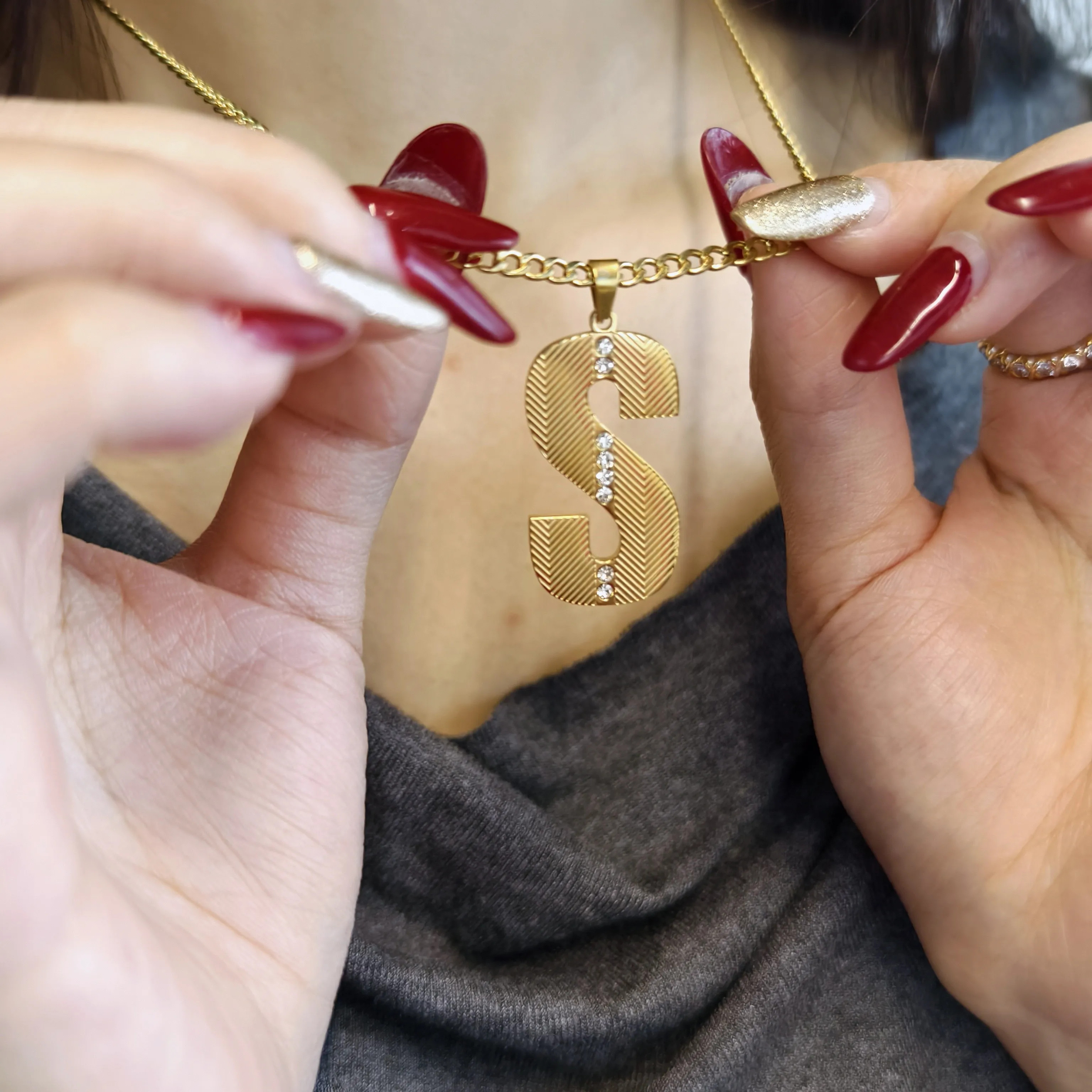 18K GOLD VERMEIL TEXTURE INITI - Initial Letter Necklace 18K Gold ulasan dan harga